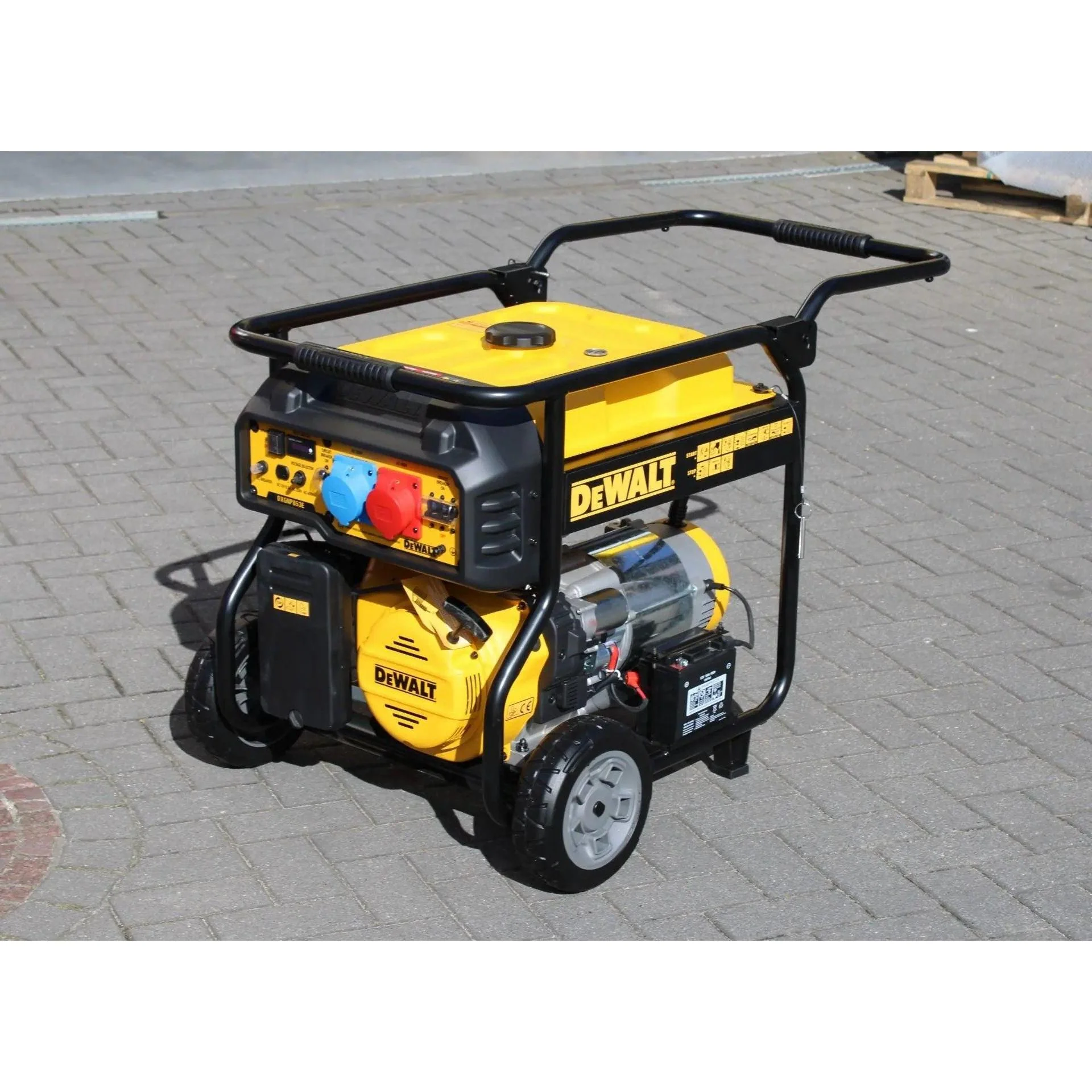 10,6 kVa Benzin AVR Stromerzeuger DeWalt 230V & 400V DXGNP853E - Image 5