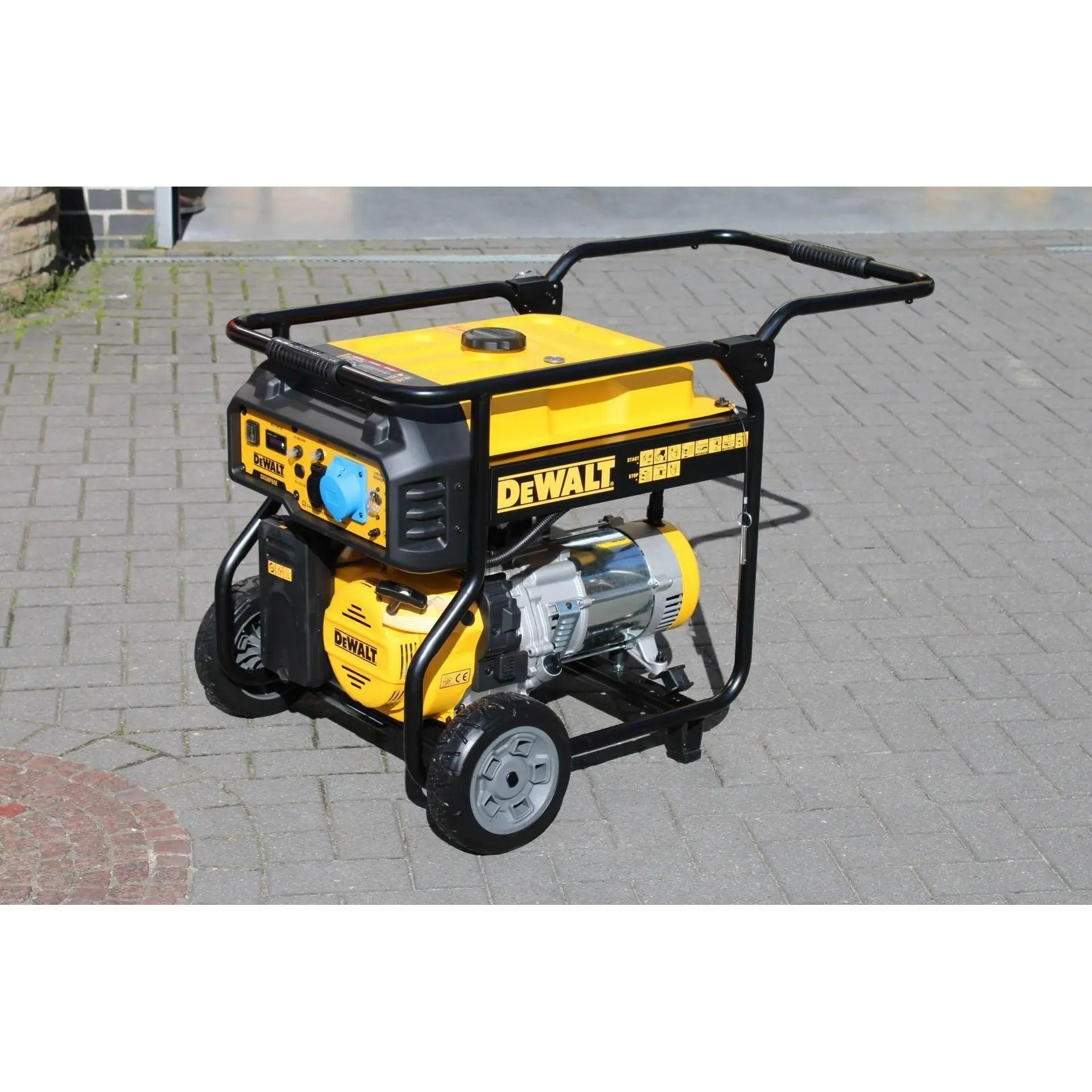 6500 Watt Benzin AVR Stromerzeuger DeWalt DXGNP65E - Image 4